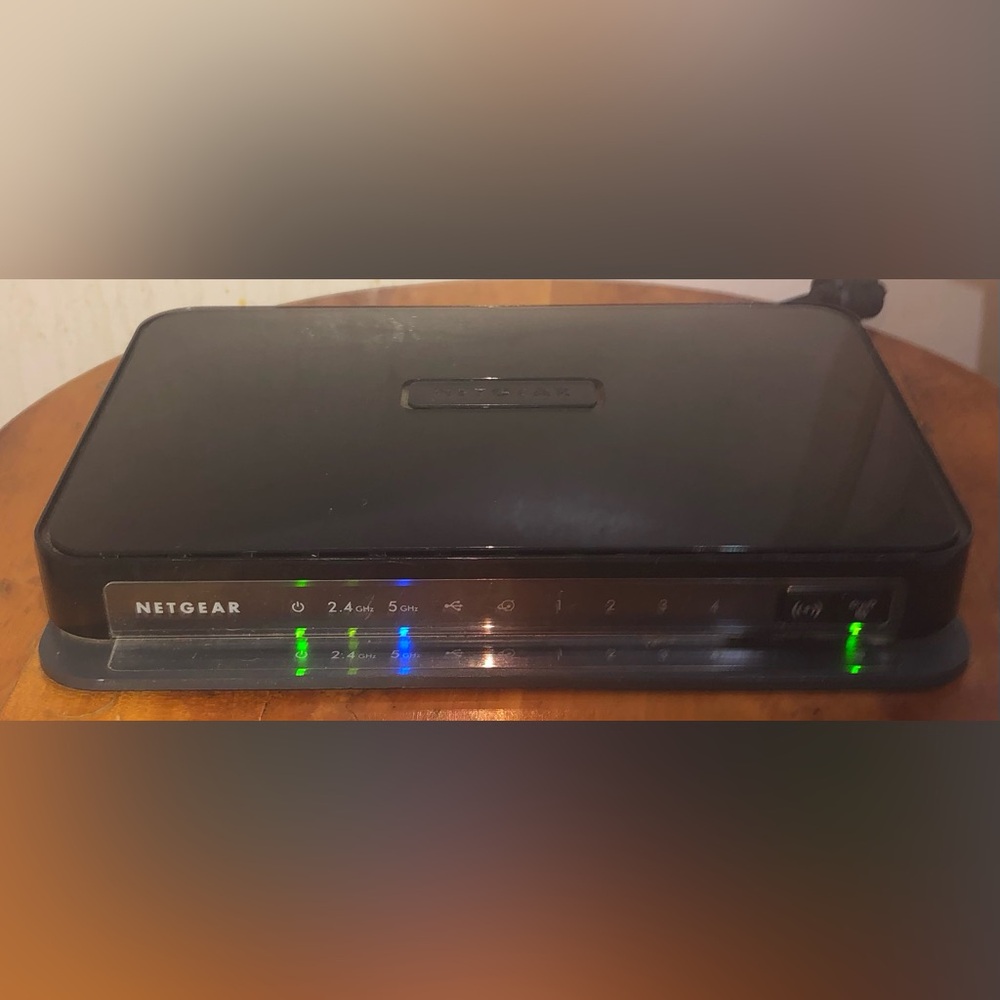 NERGEAR N600 Wireless Dual Band Gigabit Router WNDR3700v2